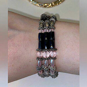 2 for 30$ Women’s 2 in 1 magnetic necklace & bracelet purple‎ shades